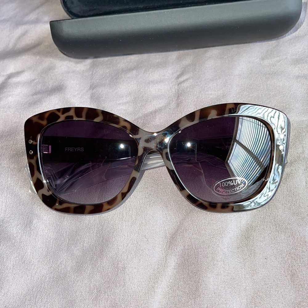 *BRAND NEW IN BOX* Freyrs Fiona Sunglasses